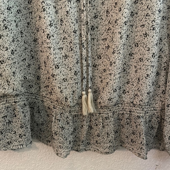 Universal Thread Gray and White Ruffled Tie Front Blouse - Picture 3 of 5